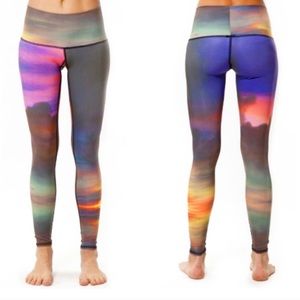 Teeki Cloud Hot Pant Leggings - size Small